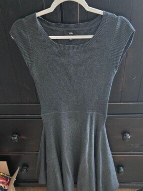 Mossimo ribbed grey knit fit and flare sweater dress with cap sleeves size small